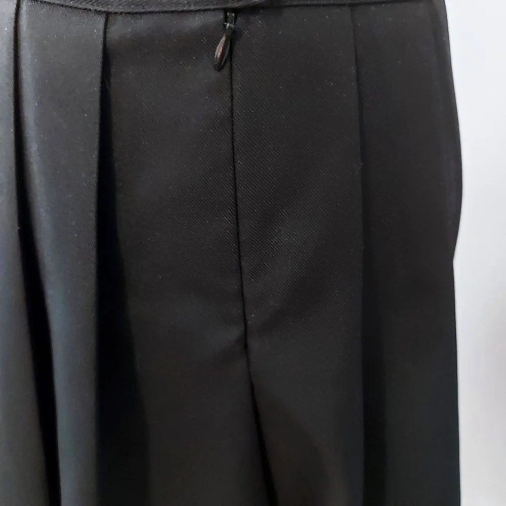 SOLD - Pleated miniskirt - Picture 2 of 2